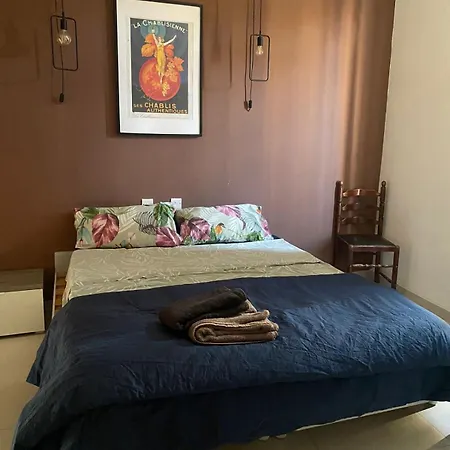 Sliema Airconditioned Self Check In Sleeps 3 People In 3b Homestay szállás Gżira